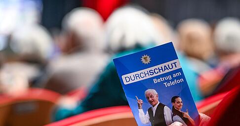 Trickbetrug als Theaterst&uuml;ck soll helfen, Senioren davor zu bewahren.