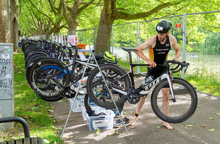 VR-Bank-Triathlon in Heilbronn: Bilder vom Schwimmen im Neckar, von der Rad- und der Laufstrecke