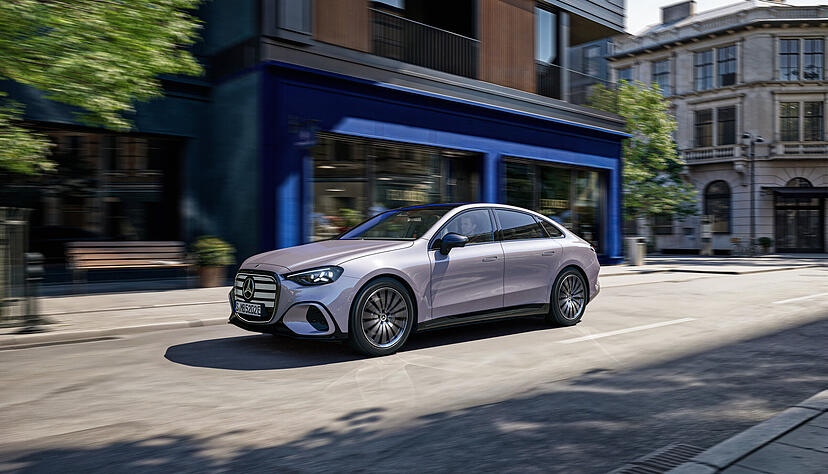 Die Batterie der elektrischen C-Klasse hat eine Spannung von 800 Volt und kann mit bis zu 330 kW geladen werden. Dann flie&szlig;t in zehn Minuten die Energie f&uuml;r bestenfalls 325 Kilometer.