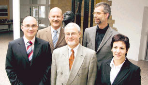 GiGA-Vorstand: (von links) Vorsitzender Klaus Eichhorn, Vize Klaus Dieterich, Karl-Heinz Windolph, Harald Klose (KE-LEG), Schriftf&uuml;hrerin Yvonne W&ouml;hr.
          Foto: Dorn
