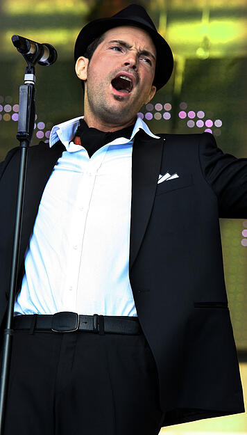 2008: Roger Cicero ist mit seiner Big Band in den Wertwiesen und präsentiert vor 1200 Zuhörern sein neues Album „beziehungsweise“.