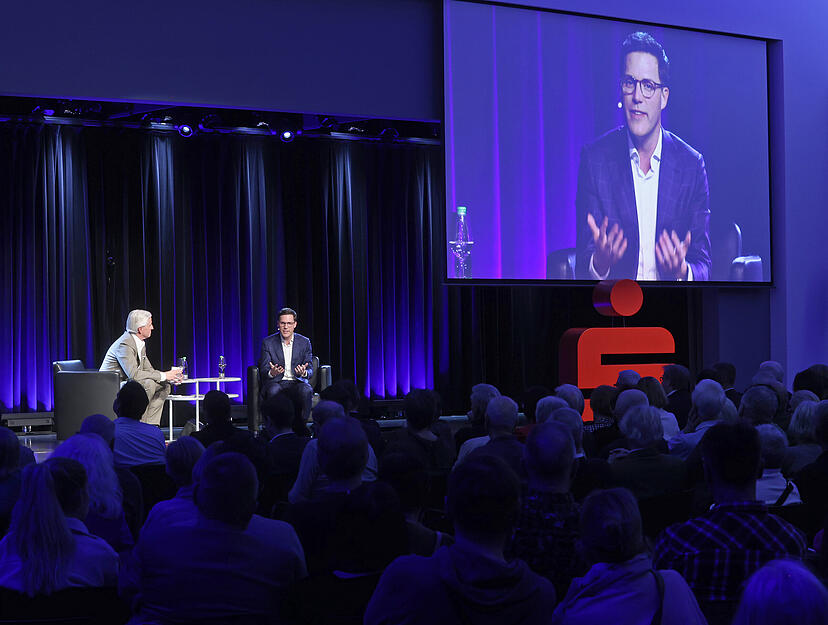 Auf Stimme.tv wurde die Veranstaltung zudem live &uuml;bertragen und kann auch jetzt noch im Video nachgeschaut werden.