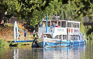 Gut besucht waren die Neckar-Fee (rechts) und die Neckar-Perle bei ihren Ausflugsfahrten am gestrigen Sonntag.