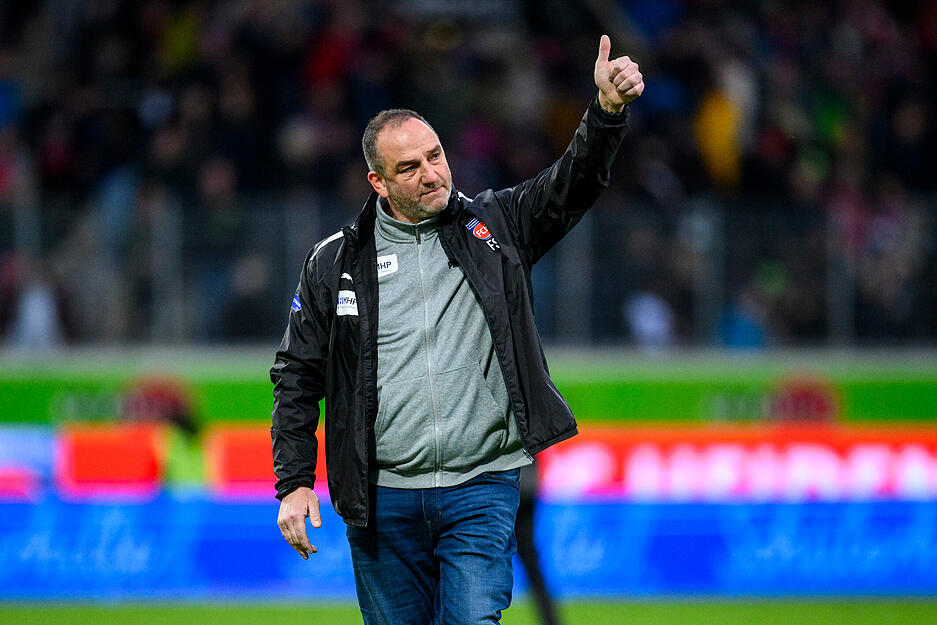 Platz 1: Zwar erst ein Jahr in der Bundesliga, aber dafür schon eine gefühlte Ewigkeit im Amt beim FC Heidenheim. Frank Schmidt coacht den Liga-Neuling seit September 2007.