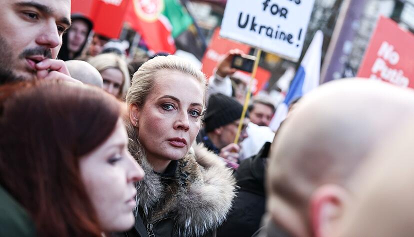 dpatopbilder - 01.03.2025, Berlin: Julia Nawalnaja nimmt an einer Anti-Putin-Demonstration in Berlin teil. Foto: Hannes P. Albert/dpa +++ dpa-Bildfunk +++