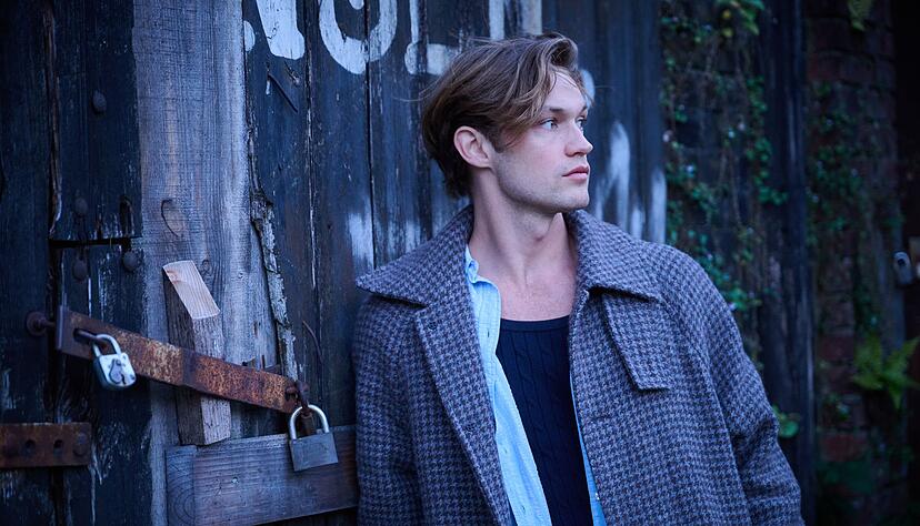 Damian Hardung mag die glamouröse Filmwelt und die nüchterne Wissenschaft.