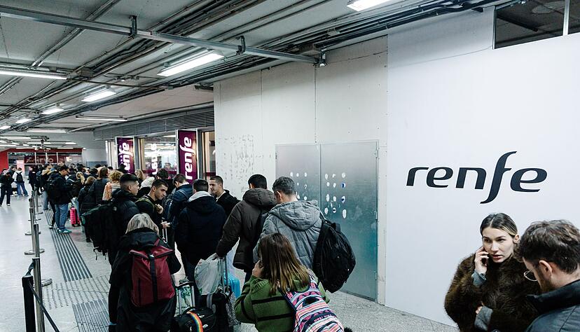 Der Verkehr auf der wichtigen Strecke zwischen Madrid und Andalusien ist bis auf weiteres unterbrochen.