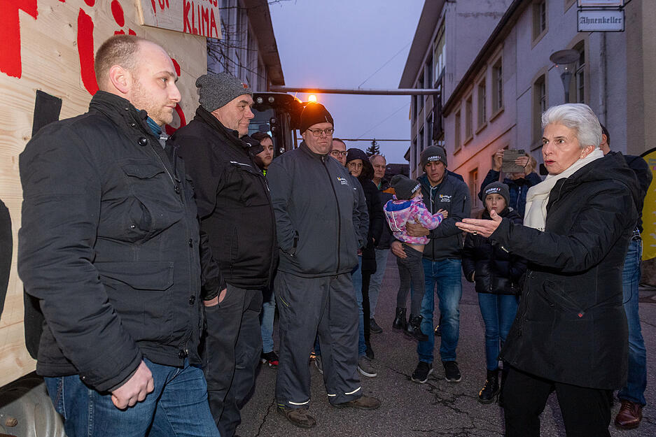 Landwirte aus der Region zeigen ihren Frust beim Dreikönigstreffen der FDP in Eppingen