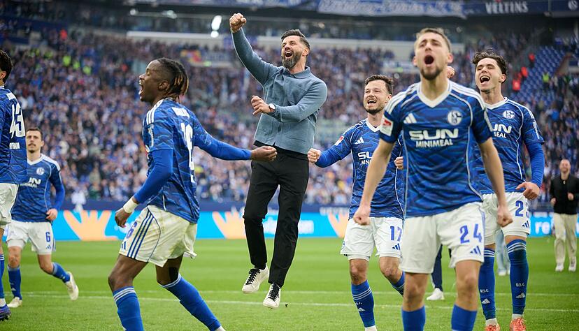 Der FC Schalke 04 ist Tabellenführer und damit der große Aufstiegsfavorit. (Archivbild) Der FC Schalke 04 ist Tabellenführer und damit der große Aufstiegsfavorit. (Archivbild)