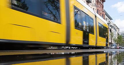 Der Verband Deutscher Verkehrsunternehmen warnt vor einer Kürzung von Leistungen im Nahverkehr, wenn es keine weiteren staatlichen Hilfen gibt.