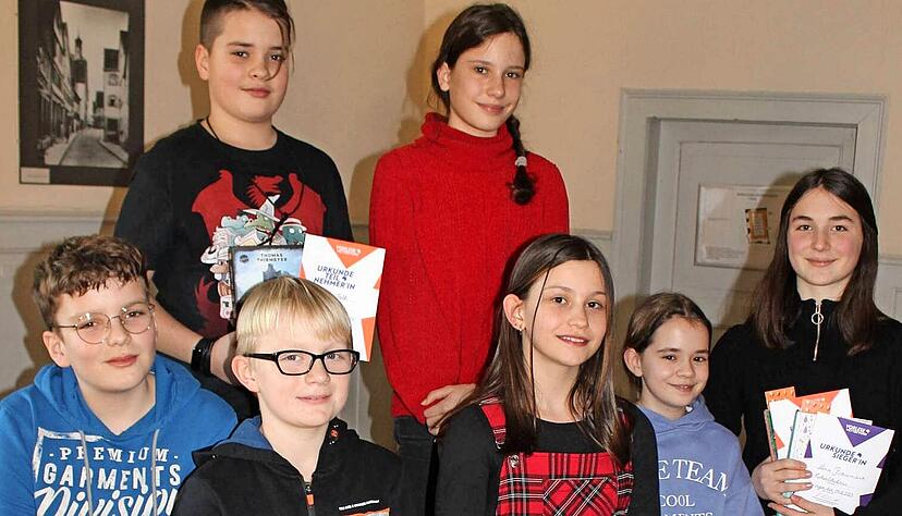 Die sieben Schulsieger kamen zum Vorlesewettbewerb nach Öhringen. Den ersten Platz hat Lena Baumann (rechts) gemacht. Die Kreissiegerin wird demnächst in Stuttgart beim Landesentscheid antreten.
Foto: Yvonne Tscherwitschke