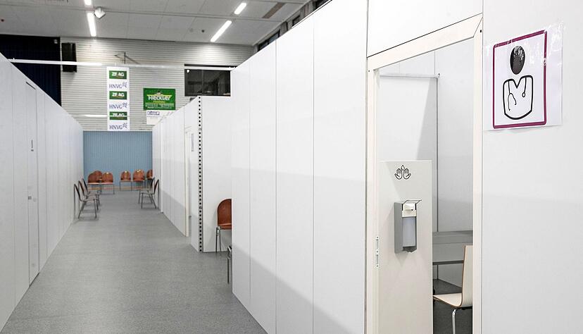 Impfzentrum in der Stauwehrhalle Horkheim: Hier geht es bei 700 Terminen pro Woche nicht mehr so ruhig zu. Aber nach wie vor fehlt Impfstoff.
Foto: Archiv Impfzentrum in der Stauwehrhalle Horkheim: Hier geht es bei 700 Terminen pro Woche nicht mehr so ruhig zu. Aber nach wie vor fehlt Impfstoff.
Foto: Archiv