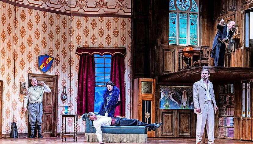 Nonstop Nonsens: Eine Laienschauspielertruppe macht in „Mord auf Schloss Haversham“ alles, um ihr Kriminal-Theaterstück bis zum Ende durchzuziehen.