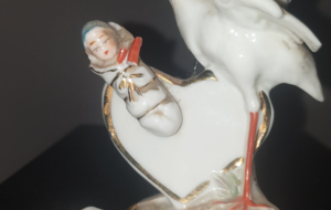 Sauber gek&ouml;pft: Der Reifen hat den Storch enthauptet.