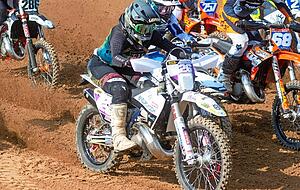 Carmen Allinger aus Brackenheim ist in der Frauen-Konkurrenz als Gesamtsechste trotz wenig Cross-Training und Original-Fahrwerk beste deutsche Fahrerin.