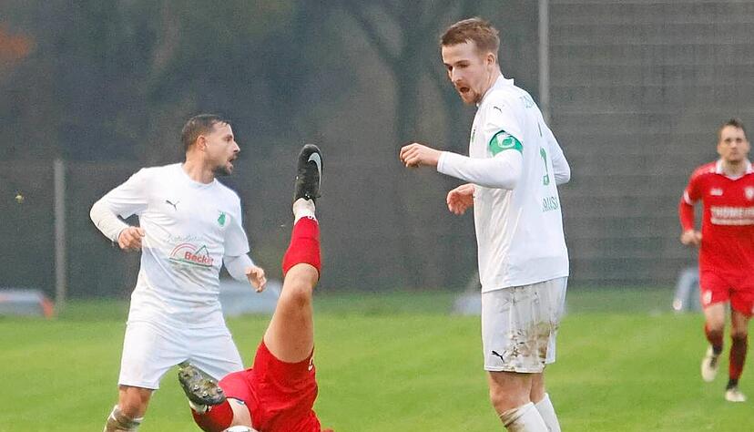 Die Gommersdorfer mit Robin Spitznagel (Mitte) wurden vom FC Zuzenhausen unsanft ausgebremst. Nun geht es zum SV Spielberg.