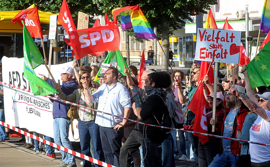 Die Demonstranten hielten auf der Allee noch eine Kundgebung ab.