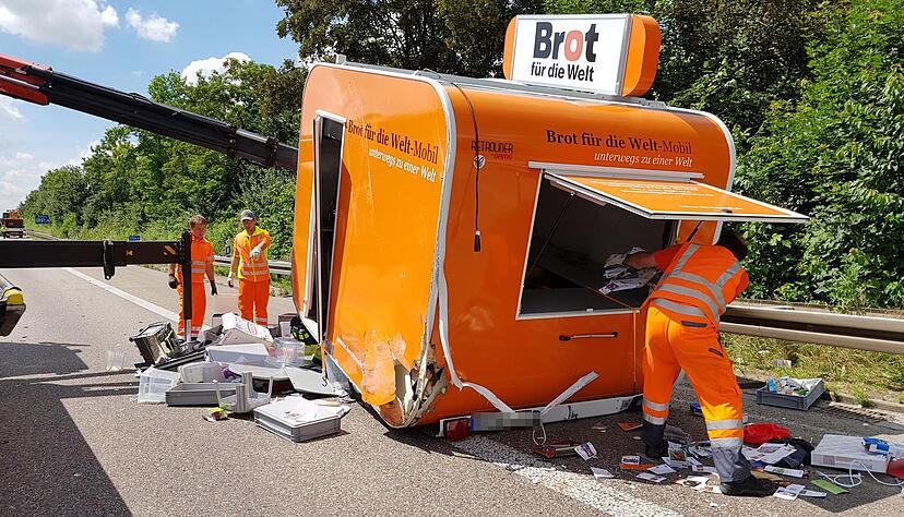 Unfall auf der A81 beim Parkplatz K&auml;lbling | 20.06.