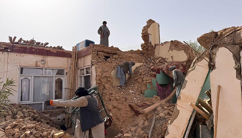 Bei dem Erdbeben in Afghanistan gab es viele Tote. Bei dem Erdbeben in Afghanistan gab es viele Tote.