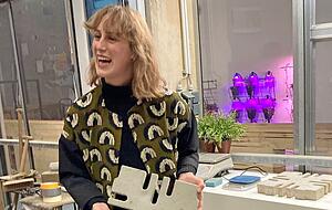 Wagemut und Kreativität zeichnet die Macher der Blue City wie Pflasterstein-Herstellerin Wies van Lieshout aus. Wagemut und Kreativität zeichnet die Macher der Blue City wie Pflasterstein-Herstellerin Wies van Lieshout aus.