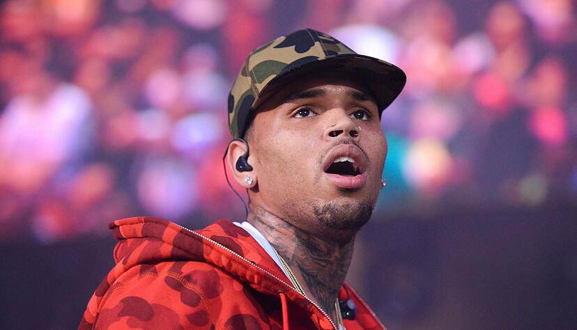 Chris Brown wurde wegen des Verdachts auf schwere Körperverletzung festgenommen, nun ist er auf Kaution freigekommen. (Archivbild) Chris Brown wurde wegen des Verdachts auf schwere Körperverletzung festgenommen, nun ist er auf Kaution freigekommen. (Archivbild)