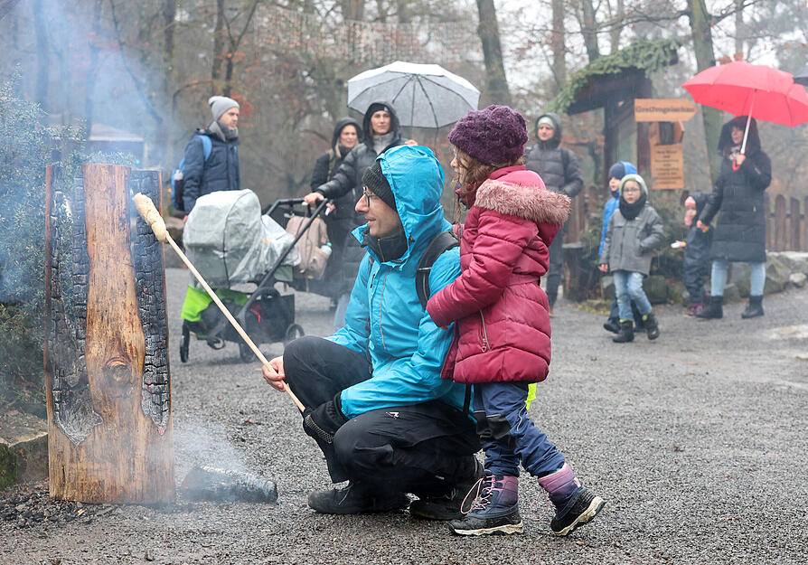 Kleine und große Besucher entdecken im Park liebevoll gestaltete Attraktionen.