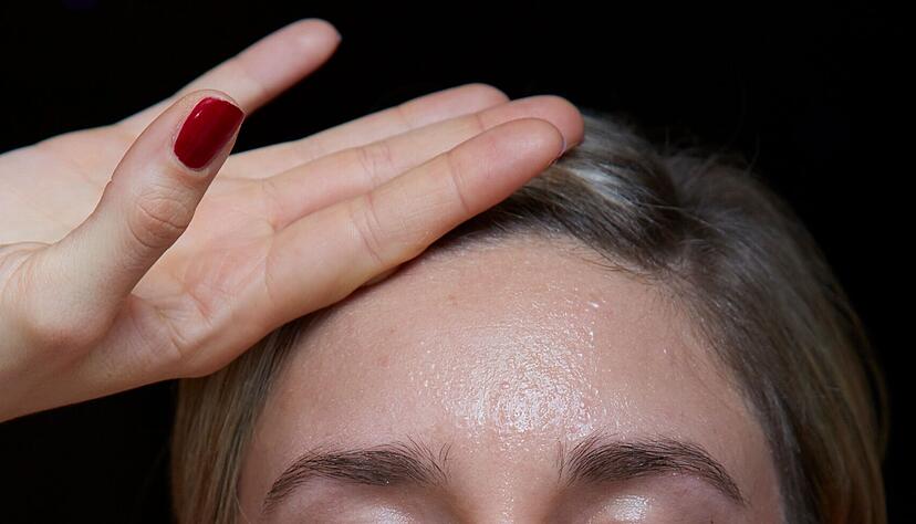 Kopfsache: Ja, Hitzewallungen gehören für viele Frauen dazu - aber die Wechseljahre sind viel mehr. Und haben auch viel Gutes. Kopfsache: Ja, Hitzewallungen gehören für viele Frauen dazu - aber die Wechseljahre sind viel mehr. Und haben auch viel Gutes.