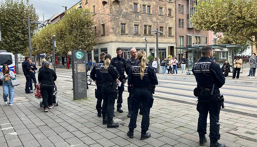 Polizisten kontrollierten diese Woche die Waffenverbotszonen in der Heilbronner Innenstadt. Polizisten kontrollierten diese Woche die Waffenverbotszonen in der Heilbronner Innenstadt.