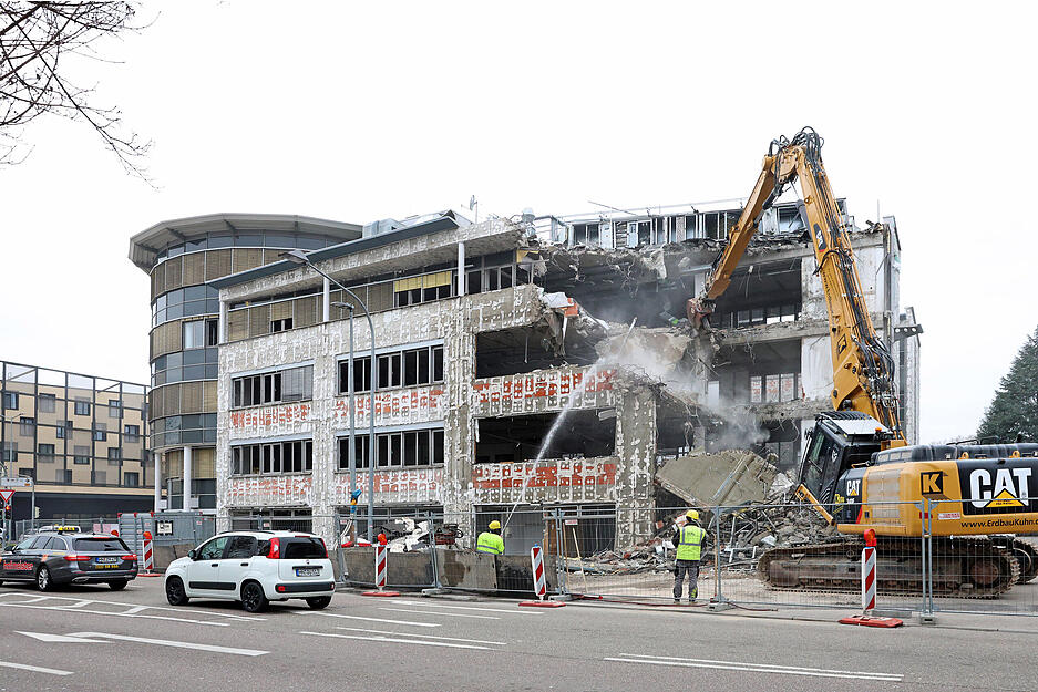 Der Abriss des sogenannten Hofkammergebäudes hat begonnen, dort entsteht ein Gebäude fürs duale Studium.