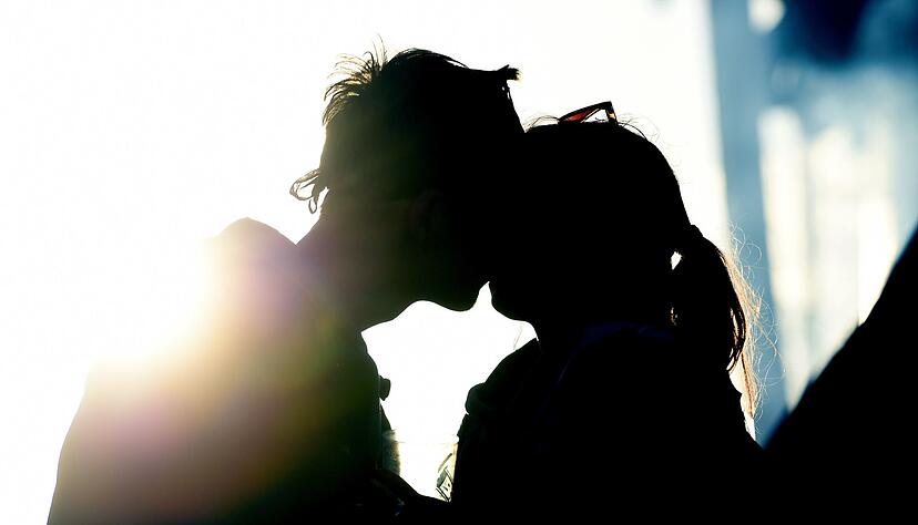 Auch wenn es &auml;hnlich viel Mut wie ein Bungeesprung kostet: &Uuml;ber sexuelle W&uuml;nsche zu sprechen, macht die Beziehung nur st&auml;rker und intimer.