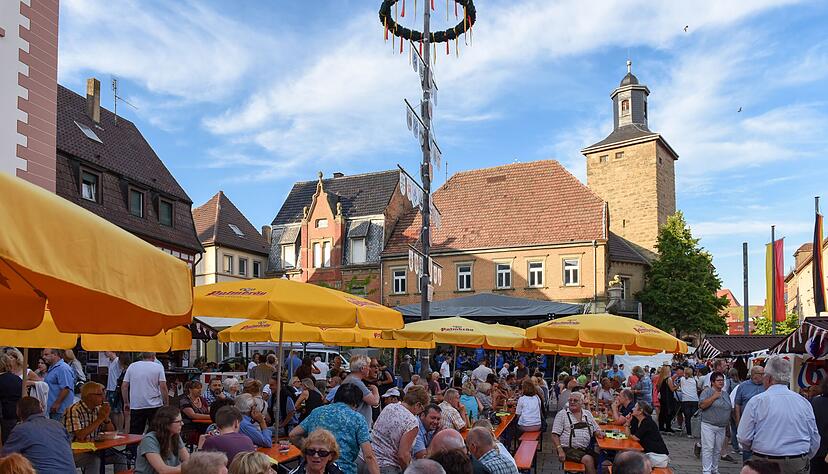 Das letzte Eppinger Altstadtfest fand 2019 statt. In diesem Jahr lockt die Fachwerkstadt mit einem bunt gemixten Programm.
Foto/Archiv: Kunz Das letzte Eppinger Altstadtfest fand 2019 statt. In diesem Jahr lockt die Fachwerkstadt mit einem bunt gemixten Programm.
Foto/Archiv: Kunz