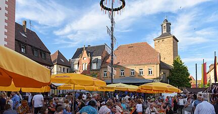 Das letzte Eppinger Altstadtfest fand 2019 statt. In diesem Jahr lockt die Fachwerkstadt mit einem bunt gemixten Programm.
Foto/Archiv: Kunz Das letzte Eppinger Altstadtfest fand 2019 statt. In diesem Jahr lockt die Fachwerkstadt mit einem bunt gemixten Programm.
Foto/Archiv: Kunz