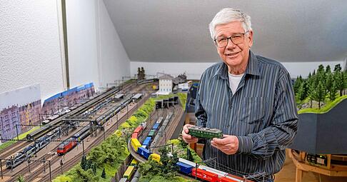 Axel Gross in seinem Element: Seit Jahrzehnten widmet er sich der Modelleisenbahn.