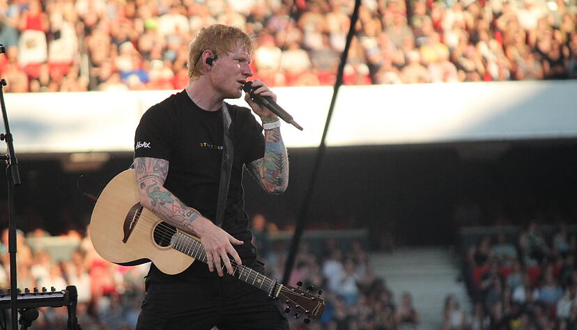 Sein Karrierebeginn war nicht einfach, heute spiel Ed Sheeran vor ausverkauften Arenen. Auch in Stuttgart begeistert er seine Fans.