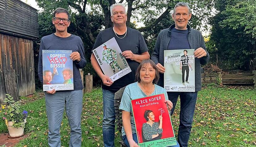 Jochen Wien, Sven Christ, Elvira Pfenninger und Achim Herrmann (von links) mit Plakaten der 22. Kukuk-Serie. Los geht es am Freitag, 10. Oktober.