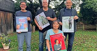 Jochen Wien, Sven Christ, Elvira Pfenninger und Achim Herrmann (von links) mit Plakaten der 22. Kukuk-Serie. Los geht es am Freitag, 10. Oktober.