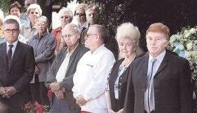 Gedenkfeier an der Bahnlinie (von links): Klaus-Peter Waldenberger, Georg Schissler, Kurt Rein, Maria Abendschön und Rudy Schaber.Foto: Dittmar Dirks
