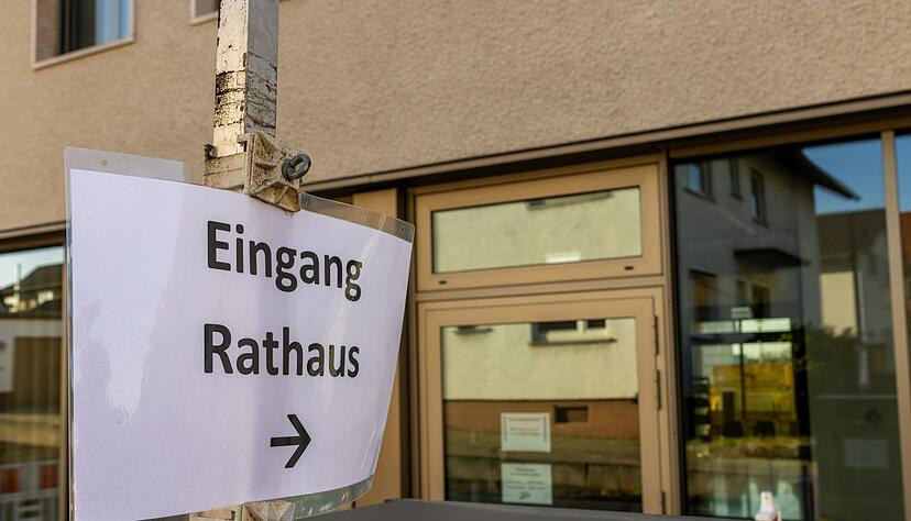 Im Rathaus brodelt es wegen heftigen Streits um Bürgermeister Viktor Lorenz. Im Rathaus brodelt es wegen heftigen Streits um Bürgermeister Viktor Lorenz.