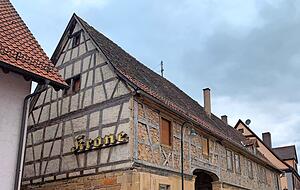 Auch das Gesindehaus des früheren Gasthauses Krone soll im Rahmen der Ortskernsanierung eine Frischzellenkur bekommen.
Fotos: Anja Krezer Auch das Gesindehaus des früheren Gasthauses Krone soll im Rahmen der Ortskernsanierung eine Frischzellenkur bekommen.
Fotos: Anja Krezer