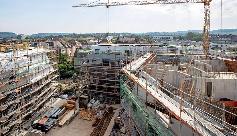Das Bauprojekt Polygon mit fünf Gebäuden an der Heilbronner Happelstraße ist im Rohbau fertig. Im dritten Quartal 2024 soll Einweihung sein. Das Bauprojekt Polygon mit fünf Gebäuden an der Heilbronner Happelstraße ist im Rohbau fertig. Im dritten Quartal 2024 soll Einweihung sein.