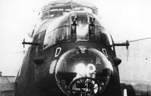 Solche britischen Bomber vom Typ Lancaster warfen ihre Tod bringende Fracht auch über Lauffen ab. Solche britischen Bomber vom Typ Lancaster warfen ihre Tod bringende Fracht auch über Lauffen ab.