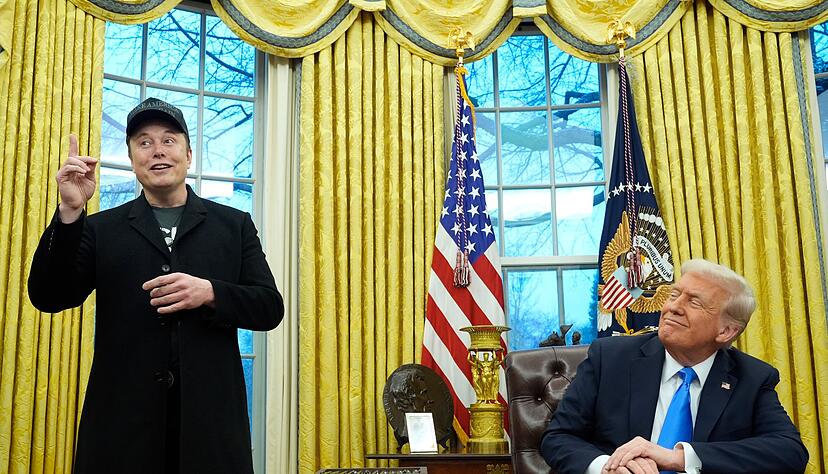 Das Programm, mit dem Trump (r) und Musk (l) Zehntausende Staatsdiener loswerden wollen, hat eine wichtige juristische H&uuml;rde genommen.