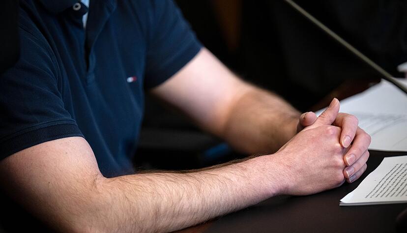 Eine Entschuldigung kommt dem Mann nicht über die Lippen. Eine Entschuldigung kommt dem Mann nicht über die Lippen.