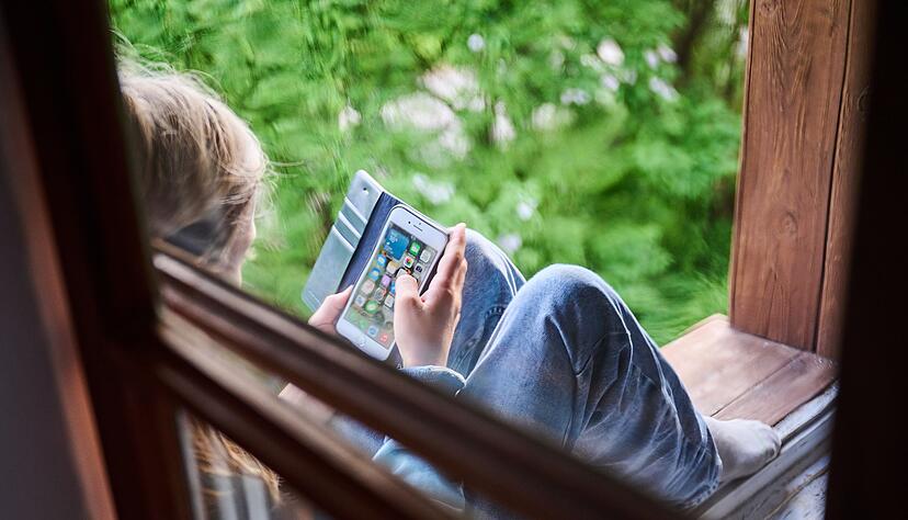 Frankreichs Präsident will ein Verbot sozialer Medien für Kinder und Jugendliche bis 15 Jahre zum nächsten Schuljahr. (Archivbild) Frankreichs Präsident will ein Verbot sozialer Medien für Kinder und Jugendliche bis 15 Jahre zum nächsten Schuljahr. (Archivbild)