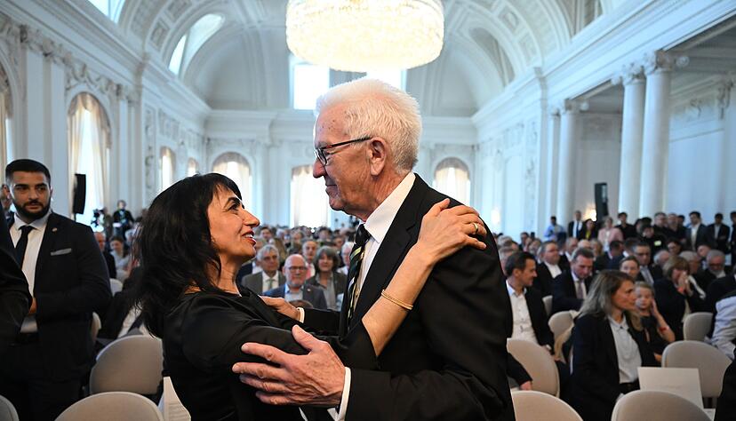 Kretschmann wird im feierlichen Rahmen verabschiedet.