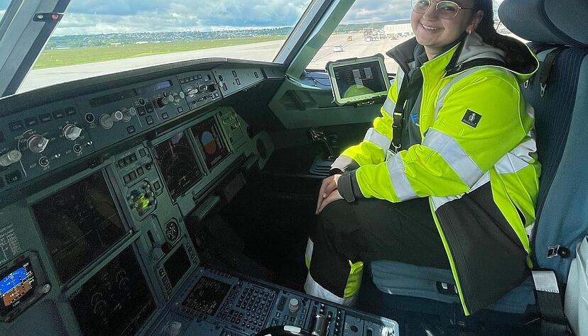 Alia arbeitet hart, finanziert sich das Cockpit aus eigener Kraft und l&auml;sst sich nicht unterkriegen.