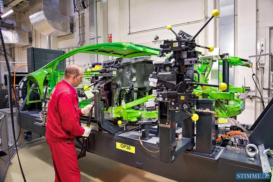 Audi AG in Heilbronn am 10.06.2014: Karosseriefertigung f&uuml;r Lamborghini.