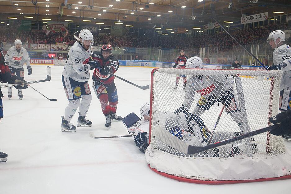 Im Playoff-Viertelfinale stehen sich die Heilbronner Falken und die Memmingen Indians gegenüber. Im Playoff-Viertelfinale stehen sich die Heilbronner Falken und die Memmingen Indians gegenüber.