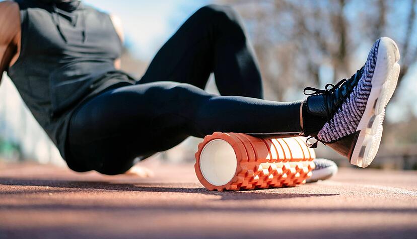 Faszienrollen gibt es inzwischen in allen möglichen Härtegraden und mit oder ohne Noppen. Manche Sportler schwören darauf.
Foto: JustLife/stock.adobe.com Faszienrollen gibt es inzwischen in allen möglichen Härtegraden und mit oder ohne Noppen. Manche Sportler schwören darauf.
Foto: JustLife/stock.adobe.com