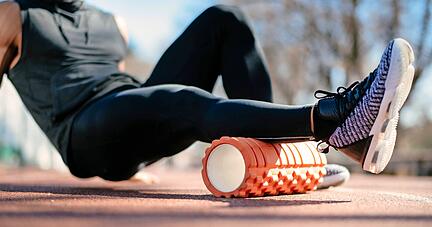 Faszienrollen gibt es inzwischen in allen möglichen Härtegraden und mit oder ohne Noppen. Manche Sportler schwören darauf.
Foto: JustLife/stock.adobe.com Faszienrollen gibt es inzwischen in allen möglichen Härtegraden und mit oder ohne Noppen. Manche Sportler schwören darauf.
Foto: JustLife/stock.adobe.com